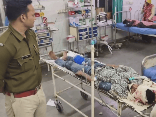 डूंगरपुर में 2 बाइक में टक्कर, 1 व्यक्ति की मौत:मां-बेटे समेत 4 लोग घायल, जिला अस्पताल में चल रहा इलाज