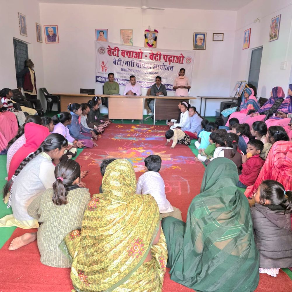 हनुमना में लगी ‘नारी बेटी की चौपाल’:पातीं मिश्रान और मलैगवा में बाल विवाह के खिलाफ जागरूक किया; महिला शिक्षा पर जोर