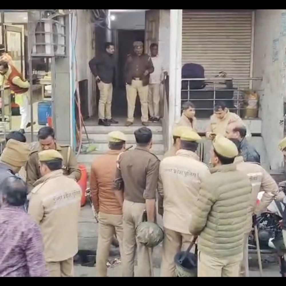 एसबीआई ने एसवीपी इंडस्ट्री का कार्यालय किया सील:मुजफ्फरनगर में डेढ़ अरब से अधिक का लोन बकाया, रिकवरी टीम ने लिया कब्जा