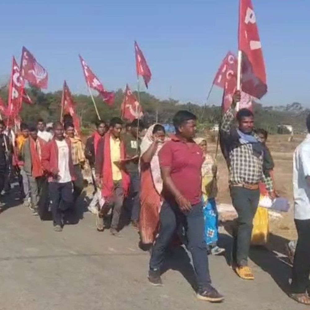 ग्रामीण समस्याओं को लेकर सीपीआई का तहसीलदार को आवेदन:कोंडागांव में रैली निकालकर पहुंचे तहसील कार्यालय, बोले- विकास कार्य न होने से पिछड़ा