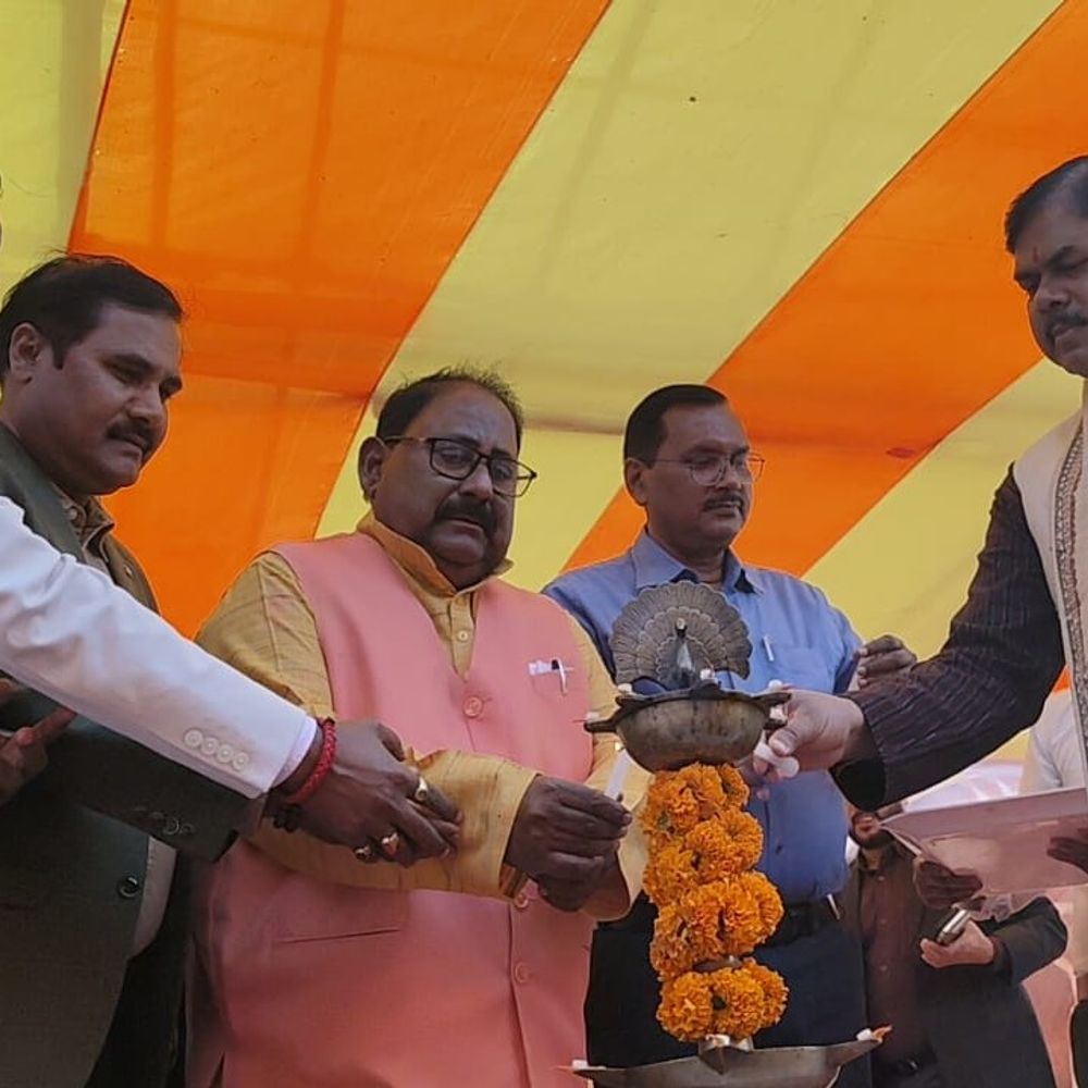 गोपालगंज के डुमरिया घाट पर नारायणी महोत्सव का शुभारंभ:भोजपुरी गायक रितेश पांडेय ने बांधा समां, DM बोले- संस्कृति से जुड़ रहे युवा