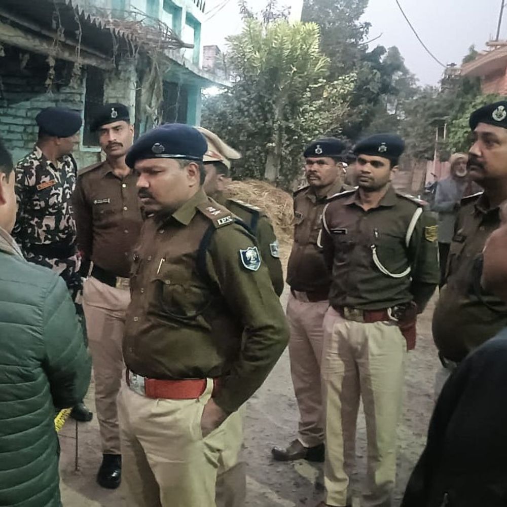 मधुबनी के लखनौर थानाक्षेत्र में महिला के घर पर फायरिंग:पुरानी रंजिश में बदमाशों ने वारदात को दिया अंजाम, एसपी ने लिया जायजा