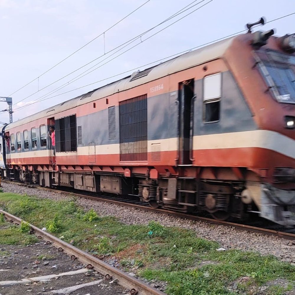 समस्तीपुर-सहरसा मेमू ट्रेन में तकनीकी खराबी:ब्रेक बाइंडिंग की खराबी से रेल परिचालन प्रभावित, सहरसा–समस्तीपुर रूट की 3 मेमू ट्रेनें रद्द