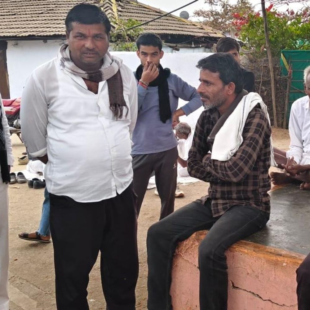 डायल 112 ने 13 वर्षीय बालक को परिजनों से मिलाया:सीहोर में मानसिक रूप से कमजोर बालक गुलरपुरा में मिला था