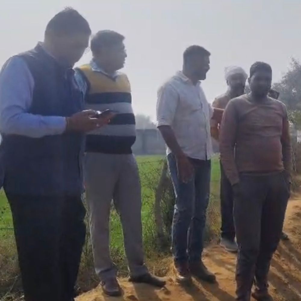 नुनहेरा में जलभराव की समस्या का होगा समाधान:ग्रामीणों के प्रदर्शन के बाद SDM ने देखे हालात, रास्तों में गंदगी देखकर जताई नाराजगी