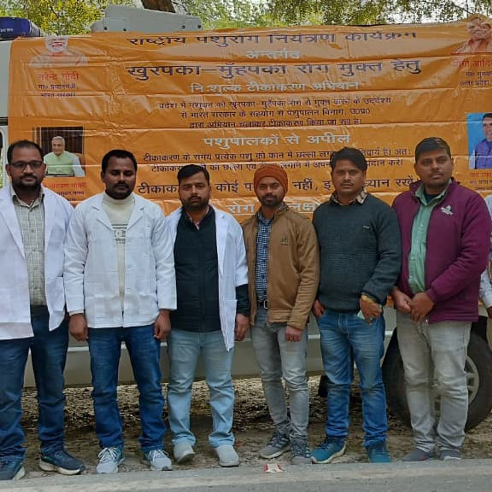 डीएम ने पशु टीकाकरण अभियान शुरू किया:खुरपका-मुंहपका रोग से बचाव के लिए गांव-गांव होगा वैक्सीनेशन