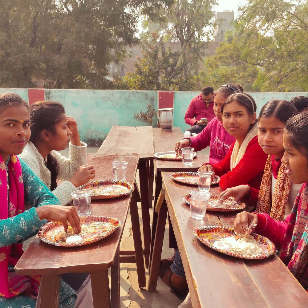 रजौन प्रखंड में मकर संक्रांति का पर्व मनाया गया:लोगों ने पतंगबाजी की, दही-चूड़ा का प्रसाद ग्रहण किया