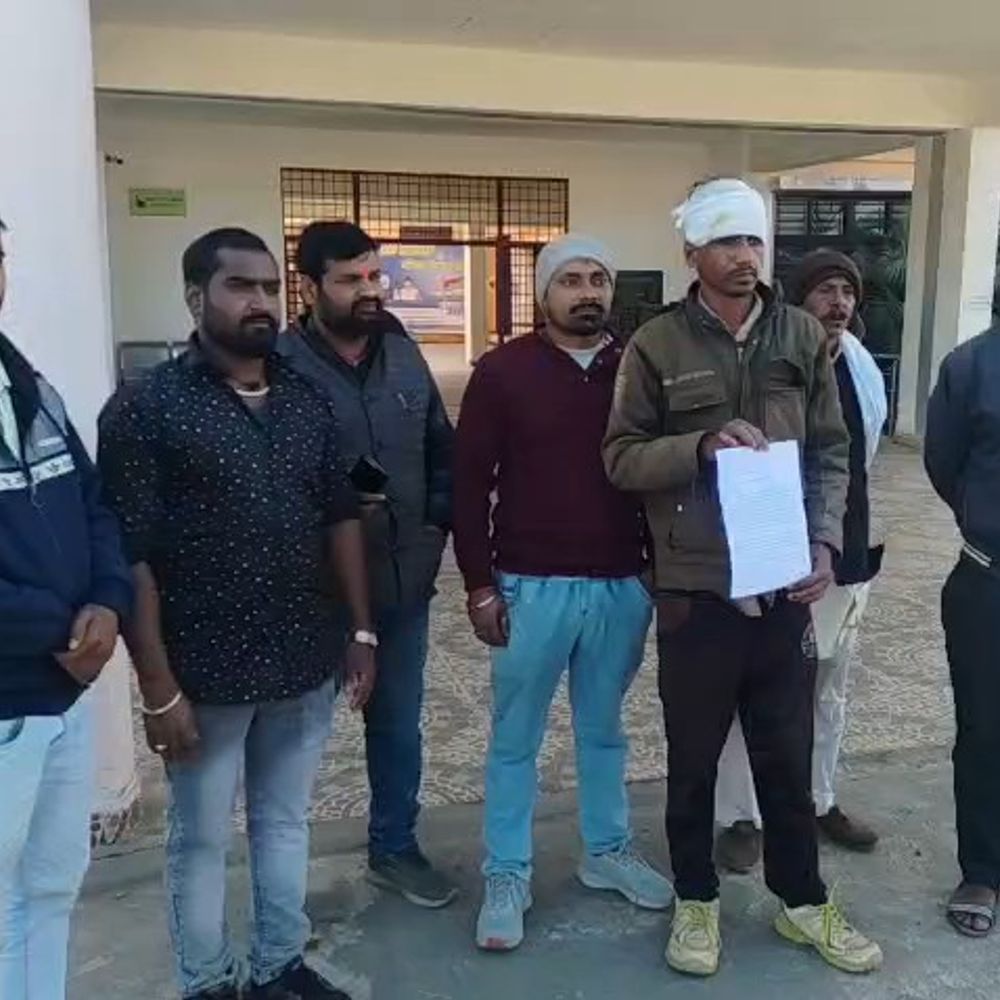 पतियारी मारपीट: पुलिस कार्रवाई से नाराज फरियादी एसपी कार्यालय पहुंचे:निष्पक्ष जांच और दोषियों पर सख्त कार्रवाई की मांग