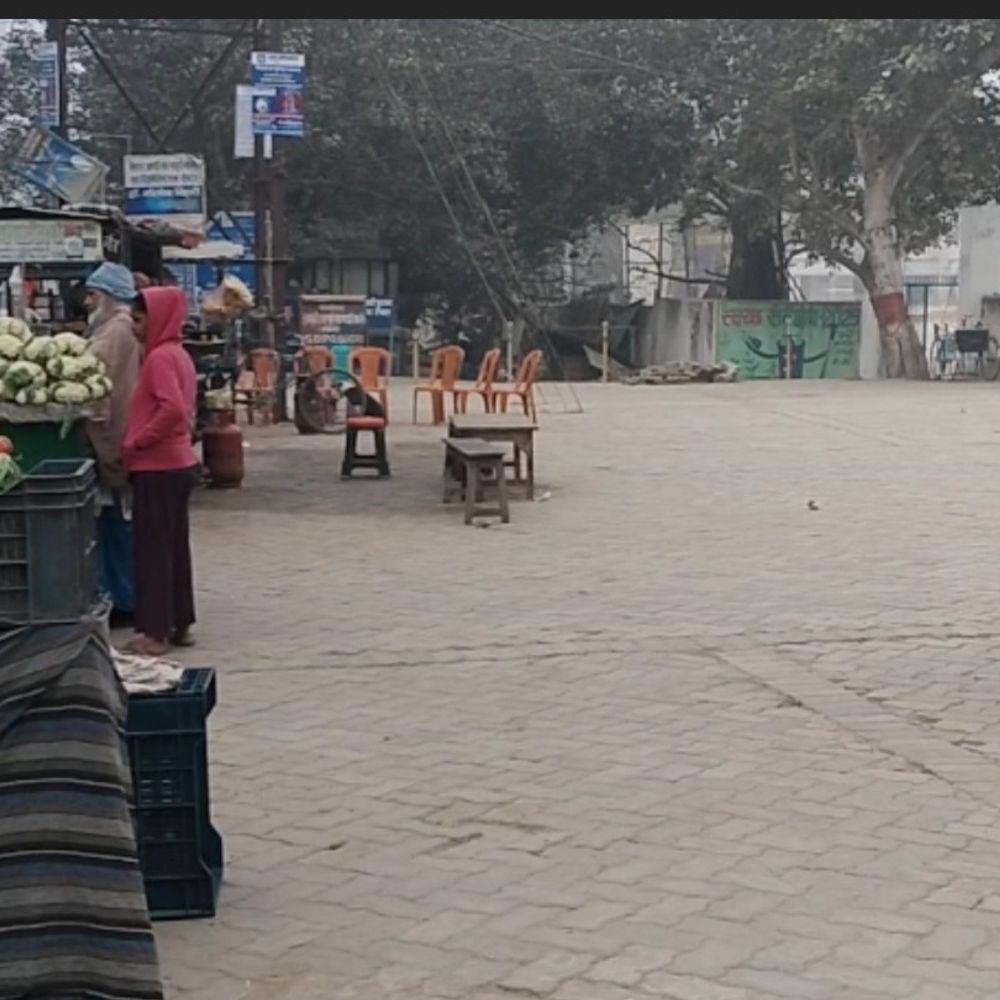 गोगरी में ठंड का कहर जारी:नगर परिषद पर लापरवाही का आरोप, लोगों ने की अस्थायी व्यवस्था की मांग की