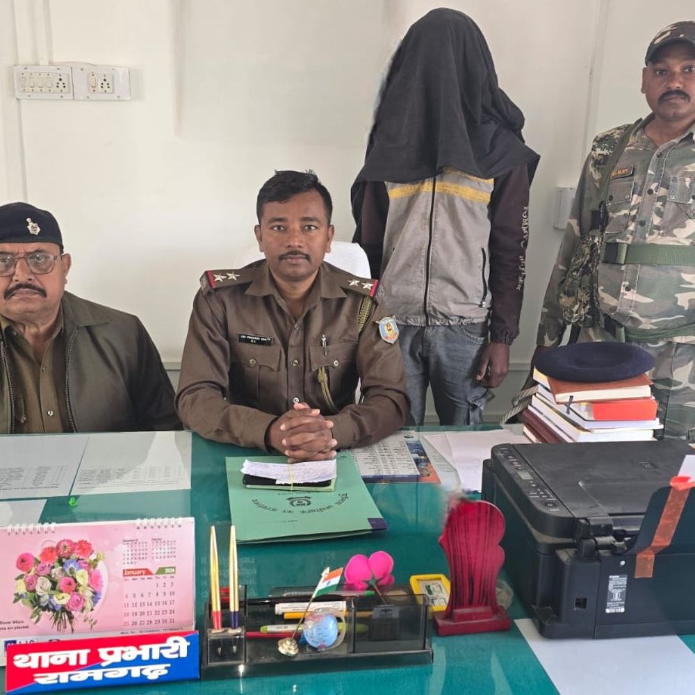 पलामू में रोड रॉबरी का खुलासा:मां के मोबाइल फोन से पकड़ा गया मुख्य आरोपी, लूटी गई बाइक भी बरामद