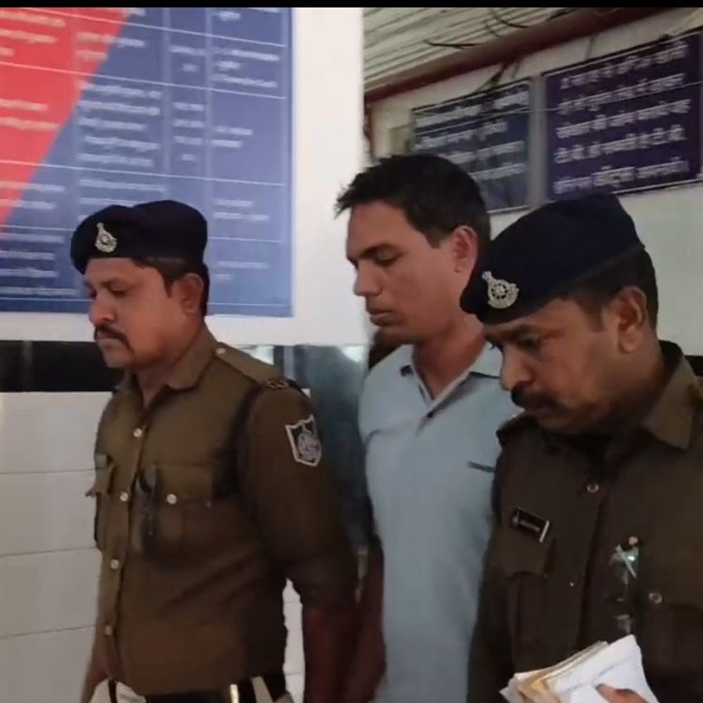 झाबुआ में कॉन्स्टेबल पर बच्ची से अश्लील हरकत का आरोप:जेल भेजा गया, महिलाओं ने कहा- पुलिस लाइन में बच्चे सुरक्षित नहीं, कहां जाएं?