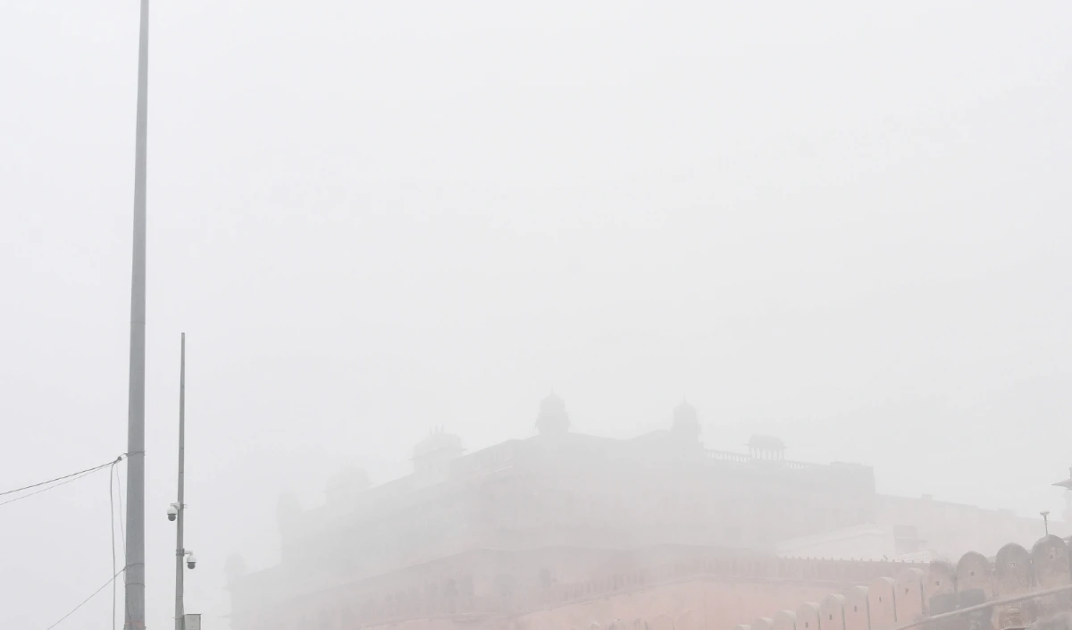 Delhi में कड़ाके की ठंड जारी, वायु गुणवत्ता ‘बेहद खराब’ श्रेणी में