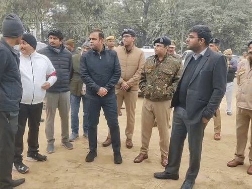 गोरखपुर महोत्सव में लगेंगी 5000 कुर्सियां:DM, SSP ने आयोजन स्थल का निरीक्षण किया; भोजपुरी नाइट पर होगी खास नजर