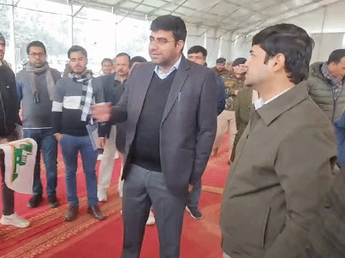 गोरखपुर महोत्सव में करें पार्किंग की बेहतर व्यवस्था:अधिकारियों ने तैयारियों का लिया जायजा; कहा; भीड़ नियंत्रण के उपाय करें