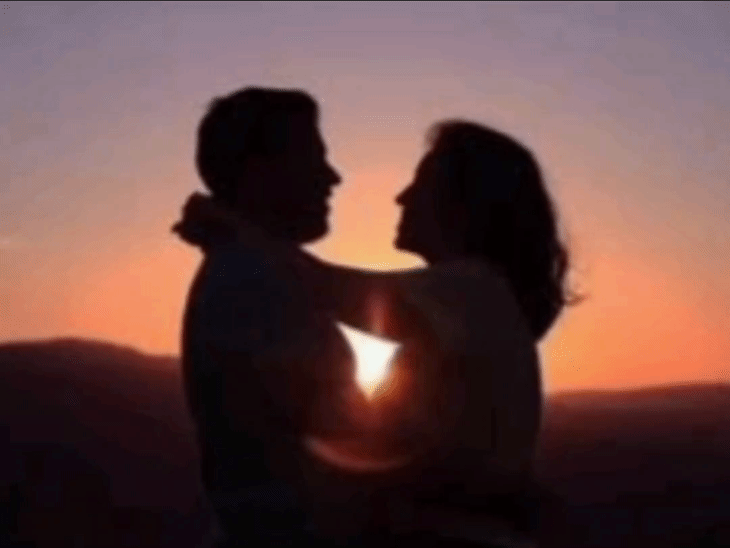 पैरेंट्स को नींद की दवा देकर प्रेमी से मिलती थी:गोरखपुर में सोने का नाटक कर मां-बाप ने 8वीं में पढ़ने वाली बेटी को रंगे हाथ पकड़ा