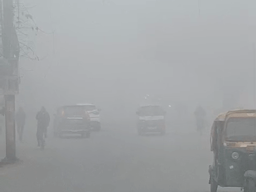 कानपुर में कोहरे से विजिबिलिटी शून्य, पारा 5.7 डिग्री:दिन में बादल छाए रहेंगे, वंदेभारत, तेजस और राजधानी देरी से आईं