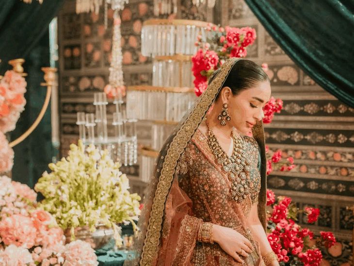 नवाज शरीफ की बहू ने भारतीय डिजाइनर का लहंगा पहना,PHOTOS:पाकिस्तानी बोले– पूर्व PM का परिवार गद्दार, देशभक्ति सिखाने वालों ने भारतीय ब्रांड चुना