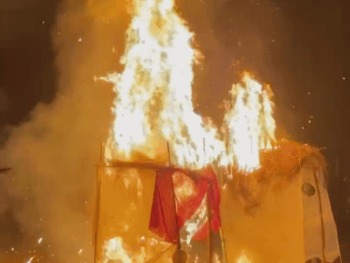 गोरखपुर में मॉकड्रिल का VIDEO देखिए:डमी मिसाइल गिरी, लड़ाकू विमानों से बम बरसे; एक घंटे रहा ब्लैक आउट