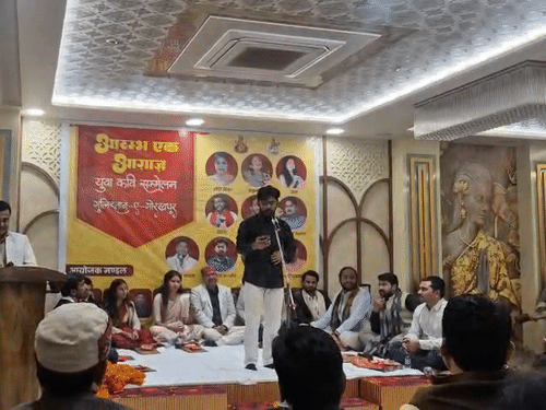 गोरखपुर में गूंजे युवा कवियों के सुर:सामाजिक मुद्दों और भक्तिरस की कविताओं से जीता दिल