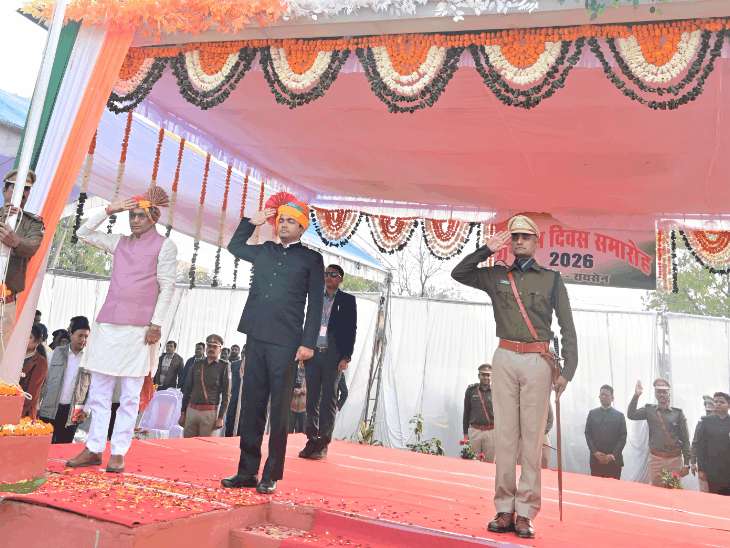 प्रभारी मंत्री नारायण सिंह पवार ने रायसेन में फहराया तिरंगा:कलेक्ट्रेट और एसपी ऑफिस में भी अफसरों ने राष्ट्रीय ध्वज फहराया