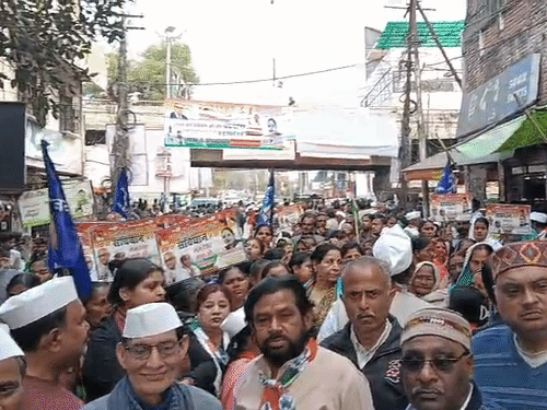 कांग्रेस की पदयात्रा में लहराए जय भीम लिखे नीले झंडे:विधानसभा चुनाव के पहले दलित वोट बैंक में सेंधमारी की कोशिश