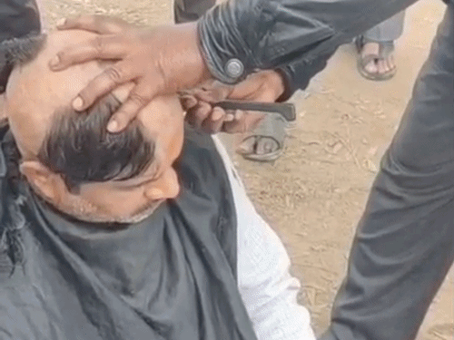 UGC-एक्ट के विरोध में सिर के बाल मुड़वाए, पुतला फूंका:सीएसए कैंपस से छात्रों ने निकाला पैदल मार्च, जमकर हुई नारेबाजी