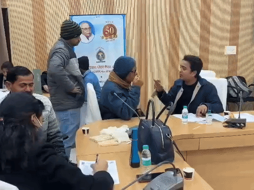 गोरखपुर में पूर्वोत्तर रेलवे यांत्रिक कारखाना में कैंसर चेकअप:डॉक्टर ने ओरल, ब्रेस्ट और सर्वाइकल कैंसर के लक्षण, इलाज की जानकारी दी