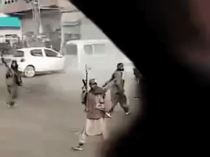 बलूचिस्तान में एकसाथ 12 जगहों पर बलूचों का हमला:10 पुलिसकर्मियों की मौत, डिप्टी कमिश्नर को किडनैप किया; PM शहबाज बोले- भारत इस हमले के पीछे