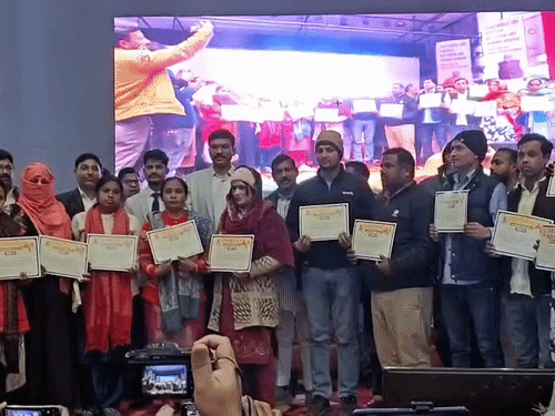 सहारनपुर में 934 परिवारों के खाते में पहुंची रकम:सीएम योगी ने सिंगल क्लिक से ट्रांसफर किए एक-एक लाख, देवबंद में सबसे ज्यादा लाभार्थी