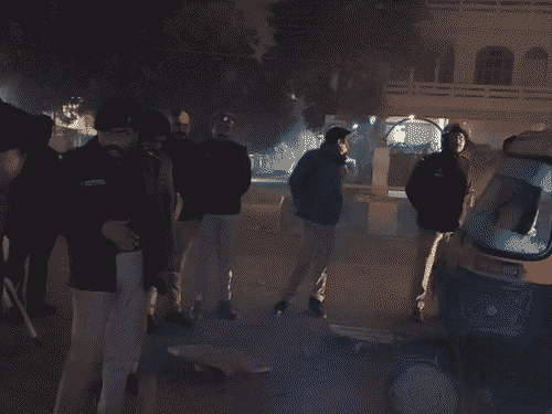 यूपी की बड़ी खबरें:वाराणसी में ऑटो चालक की हत्या, पेपर काटने वाले ब्लेड से गला रेता