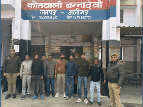 होटल की आड़ में चल रहा अंतरराज्यीय सेक्स रैकेट पकड़ा:अलीगढ़ में बन्नादेवी पुलिस ने देर रात छापा मारकर 2 होटल संचालक समेत 15 लोग गिरफ्तार किए, ब्लैकमेलिंग के सुराग भी मिले