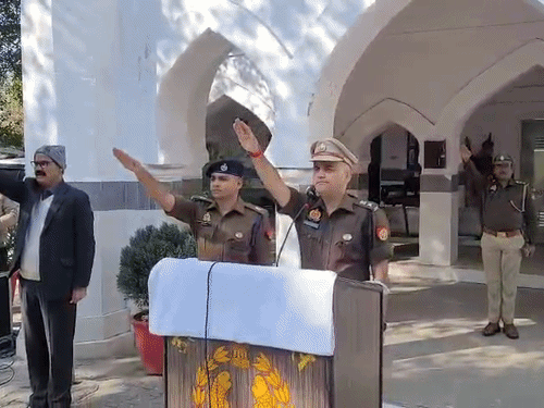 अलीगढ़ में मनाया राष्ट्रीय मतदाता दिवस:जिलाधिकारी ने दिया शत-प्रतिशत मतदान का संदेश, एसएसपी ने दिलाई लोकतांत्रिक मर्यादा को बनाए रखने की शपथ