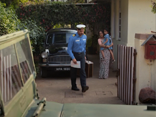 बॉर्डर 2 का ‘जाते हुए लम्हों’ गाना लॉन्च:नौसेना अधिकारियों की मौजूदगी में मुंबई में कार्यक्रम, बेटे अहान के साथ पहुंचे सुनील शेट्टी