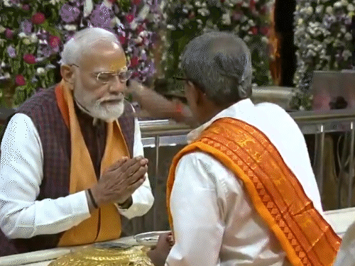 पीएम मोदी के गुजरात दौर का दूसरा दिन:आज सोमनाथ मंदिर में पूजा करेंगे, कल महाआरती-ऊं जाप किया; सोमनाथ स्वाभिमान पर्व मनाया जा रहा