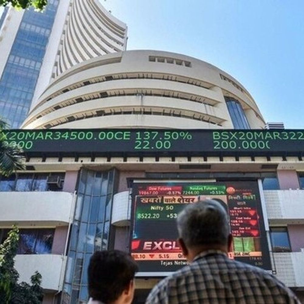 निफ्टी रिकॉर्ड हाई पर, 26358 के स्तर पर पहुंचा:सेंसेक्स 50 अंक नीचे 85750 पर कारोबार कर रहा, IT और बैंकिंग शेयर्स में गिरावट