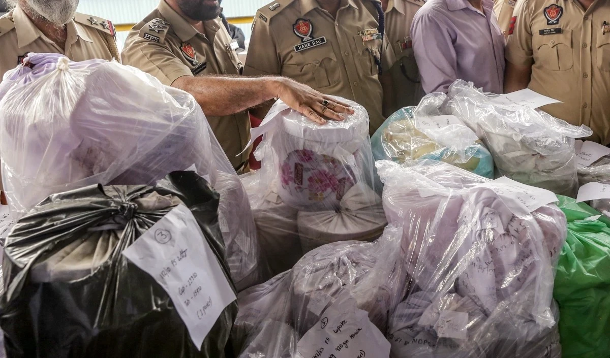 सीमा पार तस्करी की कोशिश नाकाम; हथियार और दो किलो हेरोइन जब्त: Punjab DGP