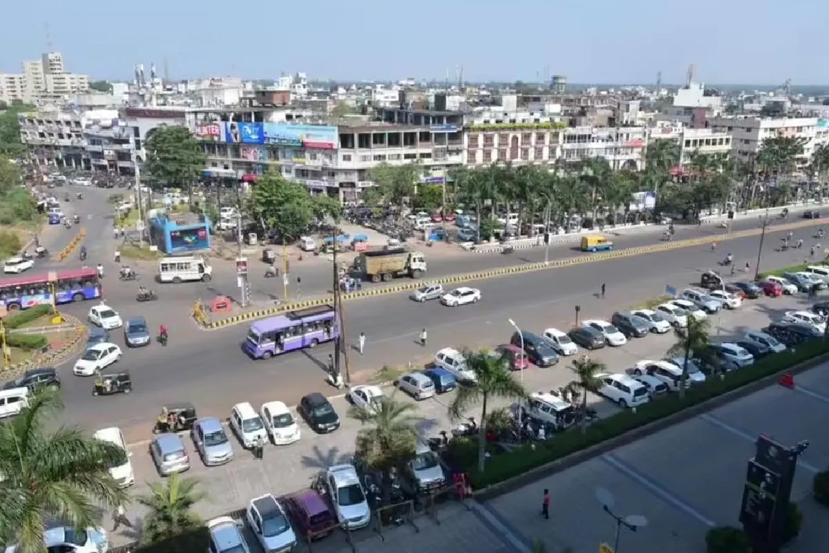 पड़ताल में खुलासा: राजधानी से सर्विस रोड हो रही गायब, नेताओं की छत्रछाया में अतिक्रमण