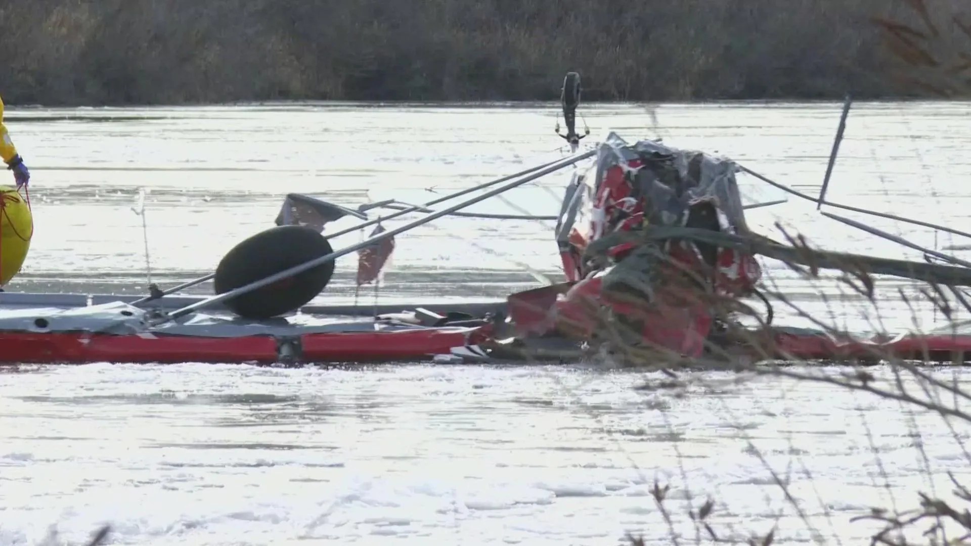 बिजली के तार से टकराकर क्रैश हुआ प्लेन, अमेरिका में 2 लोगों की मौत