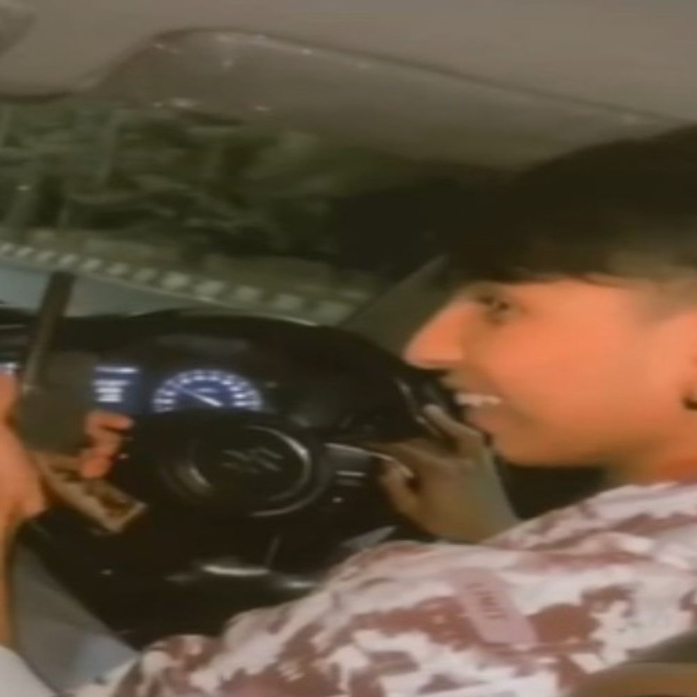 रायपुर की सड़कों में कट्‌टा-चाकू लेकर घूम रहे युवक…देखे VIDEO:सोशल मीडिया में बनाए पेज, बदमाश-लाडले गाने पर रील बनाकर कर रहे वायरल