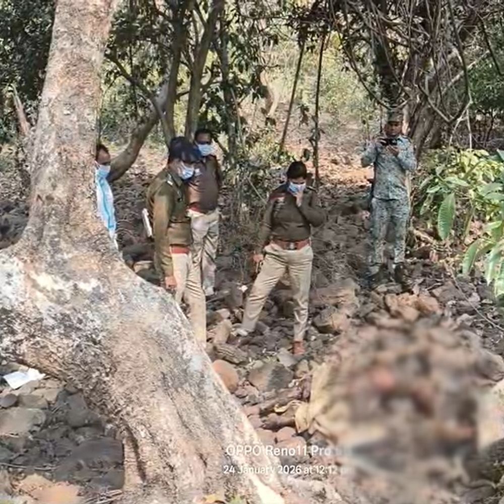 बालोद के जंगल में मिली महिला की एक-सप्ताह पुरानी लाश:हाथ के टैटू से हुई पहचान,हत्या की आशंका;10 साल से मायके में रह रही थी