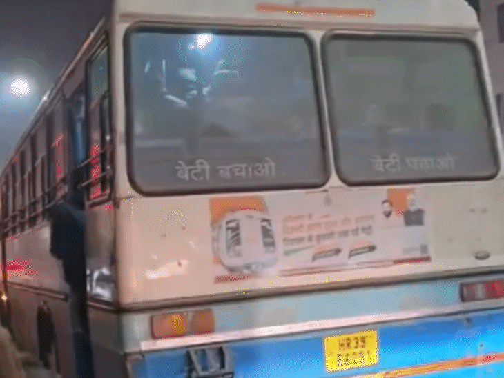 सिरसा किलोमीटर स्कीम के बस ड्राइवर को किया ब्लैकलिस्ट:कंपनी से मांगा स्पष्टीकरण, चौपटा में बस पलटने मामले में ड्राइवर सस्पेंड