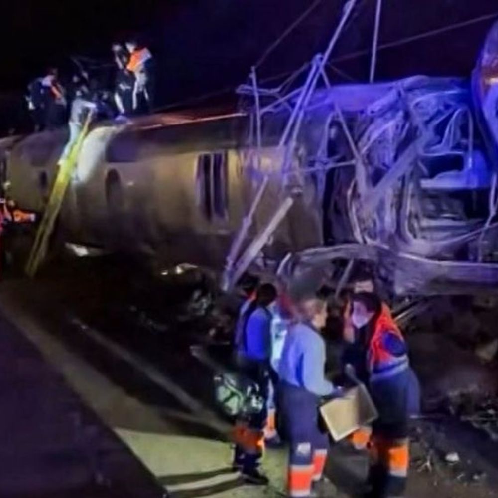 स्पेन में दो हाई स्पीड ट्रेनों के बीच टक्कर:20 लोगों की मौत, 73 पैसेंजर्स घायल; दोनों ट्रेन में करीब 500 यात्री सवार थे