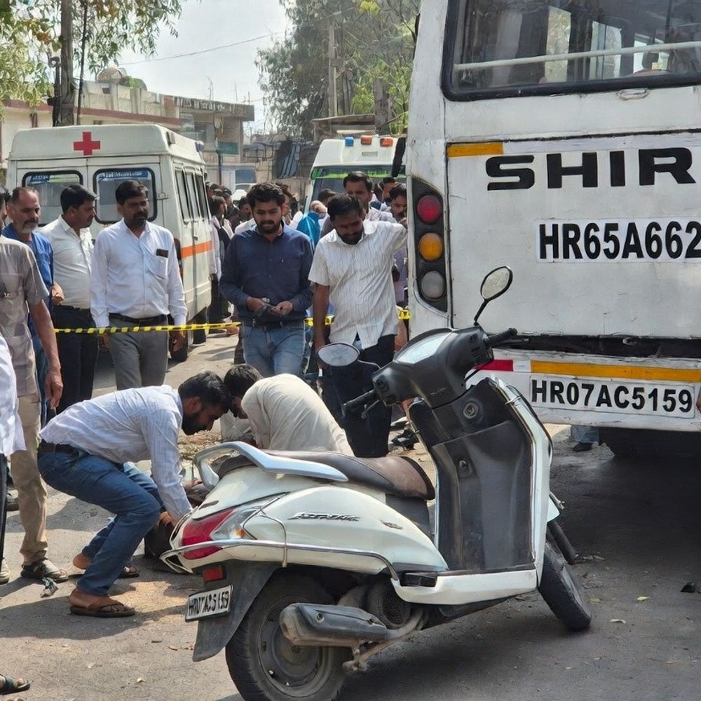 कुरुक्षेत्र एक्सीडेंट में युवक की मौत:दोस्त घायल, प्राइवेट बस के पीछे टकराई स्कूटी, खाना खाकर लौट रहे थे काम पर