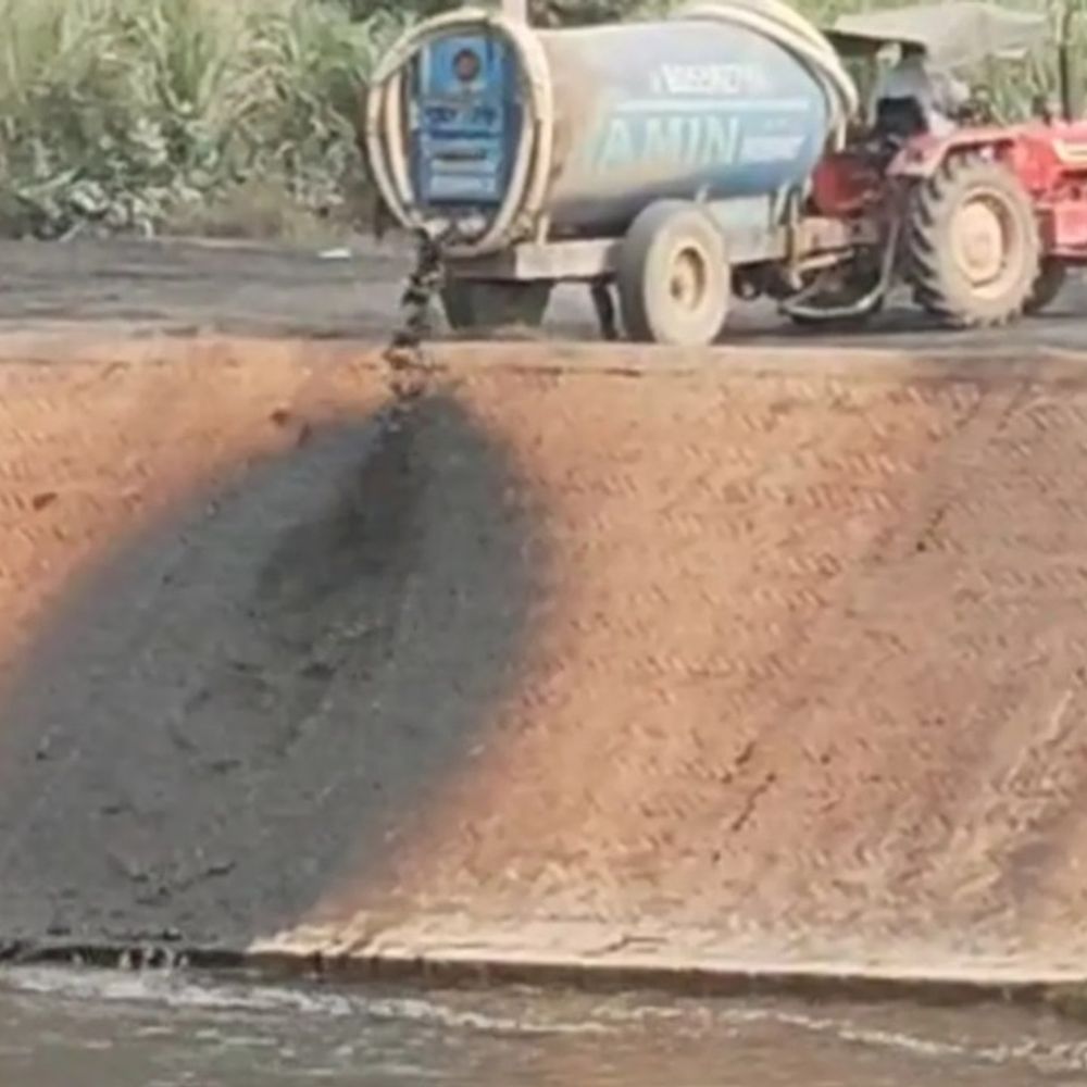 यमुना में जहर घोल रही हरियाणा की 11 ड्रेन:पानीपत की ड्रेन-2 के किनारे मिले 51 अवैध पॉइंट, अंधेरे में केमिकल डाल रहे टैंकर; एक्शन टेकन रिपोर्ट तैयार