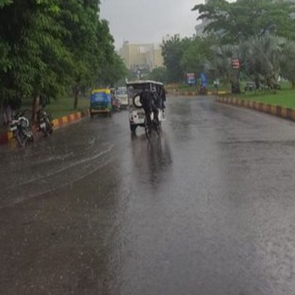 लखनऊ में रात में हुई बारिश:20KM की रफ्तार से चल रहीं हवाएं, गलन बढ़ी; 5 डिग्री तक गिरेगा पारा