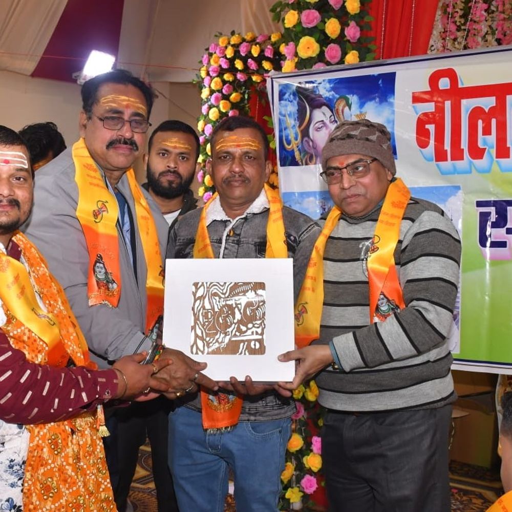 औरंगाबाद में शिव भक्त हुए सम्मानित:सावन के महीने में कांवरियों की करते है सेवा; मुफ्त खाने की करते व्यवस्था