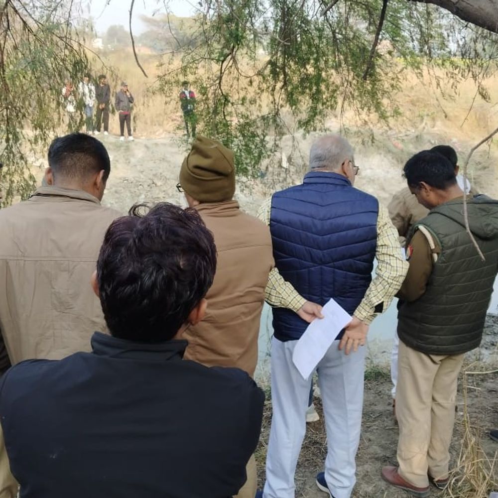 डीएम के आदेश पर कब्र से निकला मासूम का शव:मां ने जताई थी हत्या की आशंका, पुलिस ने कराई गई वीडियोग्राफी