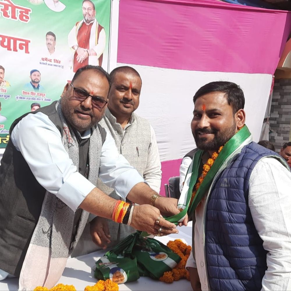 औरंगाबाद में 100 नेताओं ने थामा जदयू का दामन:रफीगंज विधायक प्रमोद सिंह के आवास पर मिलन समारोह; मुख्यमंत्री के नेतृत्व की सराहना की