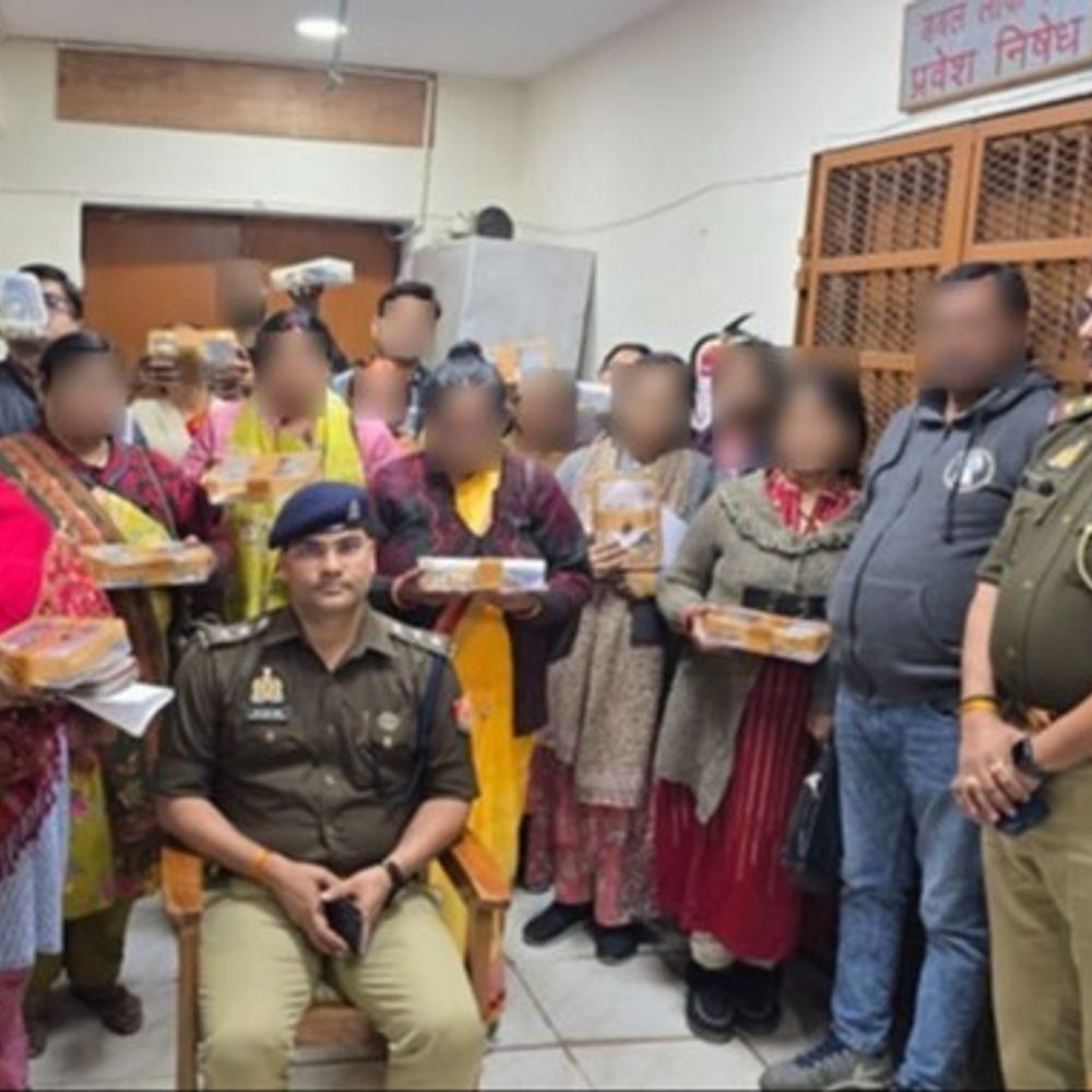 14 लॉकर धारक के जेवर वापस मिले:चिनहट में दीवार काट कर हुई थी चोरी, इंडियन ओवरसीज बैंक का मामला