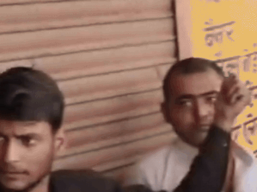 हत्या के मामले में लापरवाही पर दरोगा सिपाही सस्पेंड:प्रयागराज में पहचानने के बावजूद बिना घरवालों को जानकारी दिए लाश मर्चरी भेजवाई